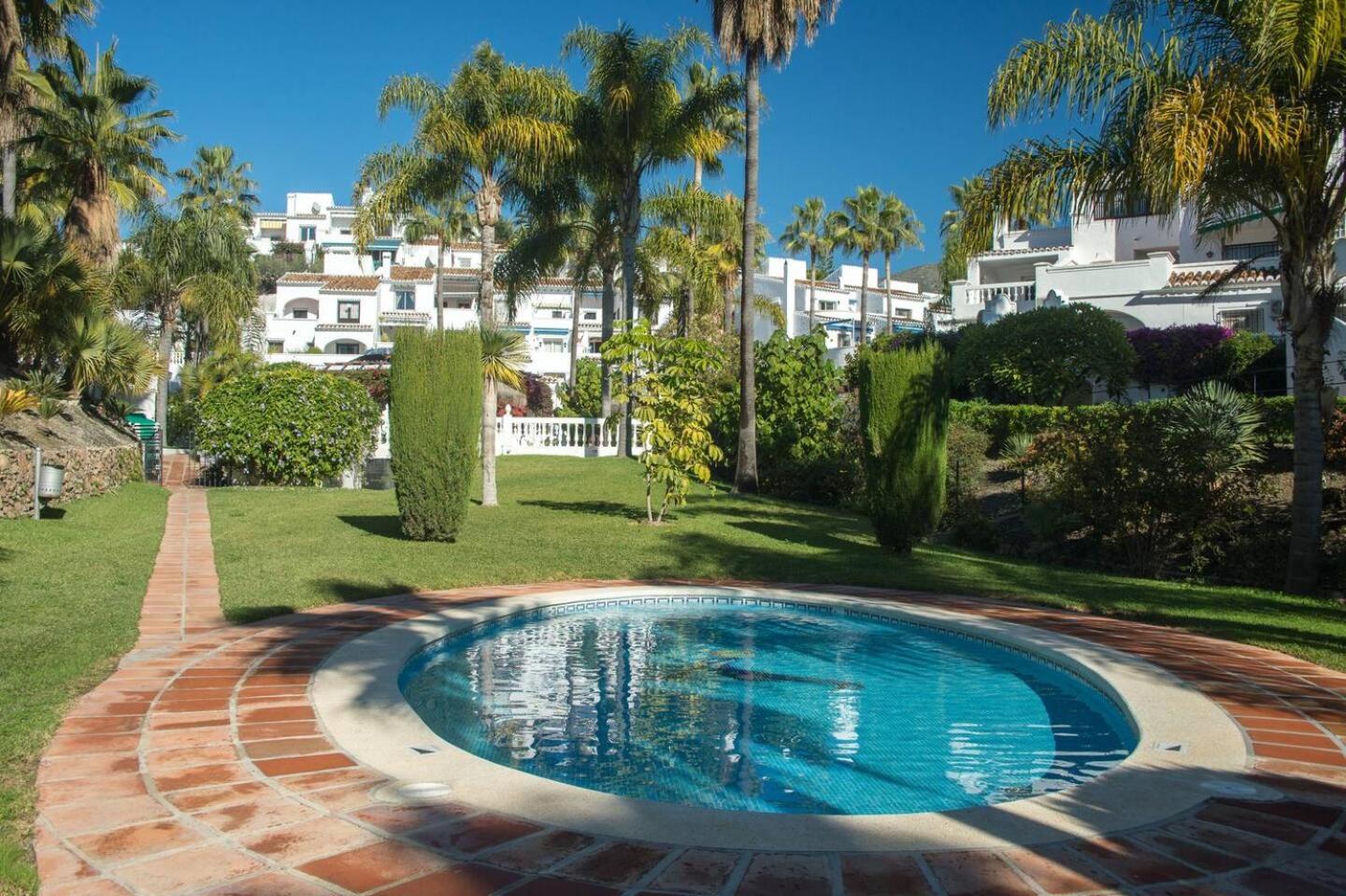 New With Sea View, Big Terrace & Pools Nerja