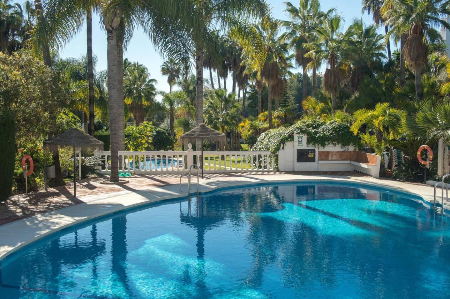 Apartment New With Sea View, Big Terrace & Pools Nerja