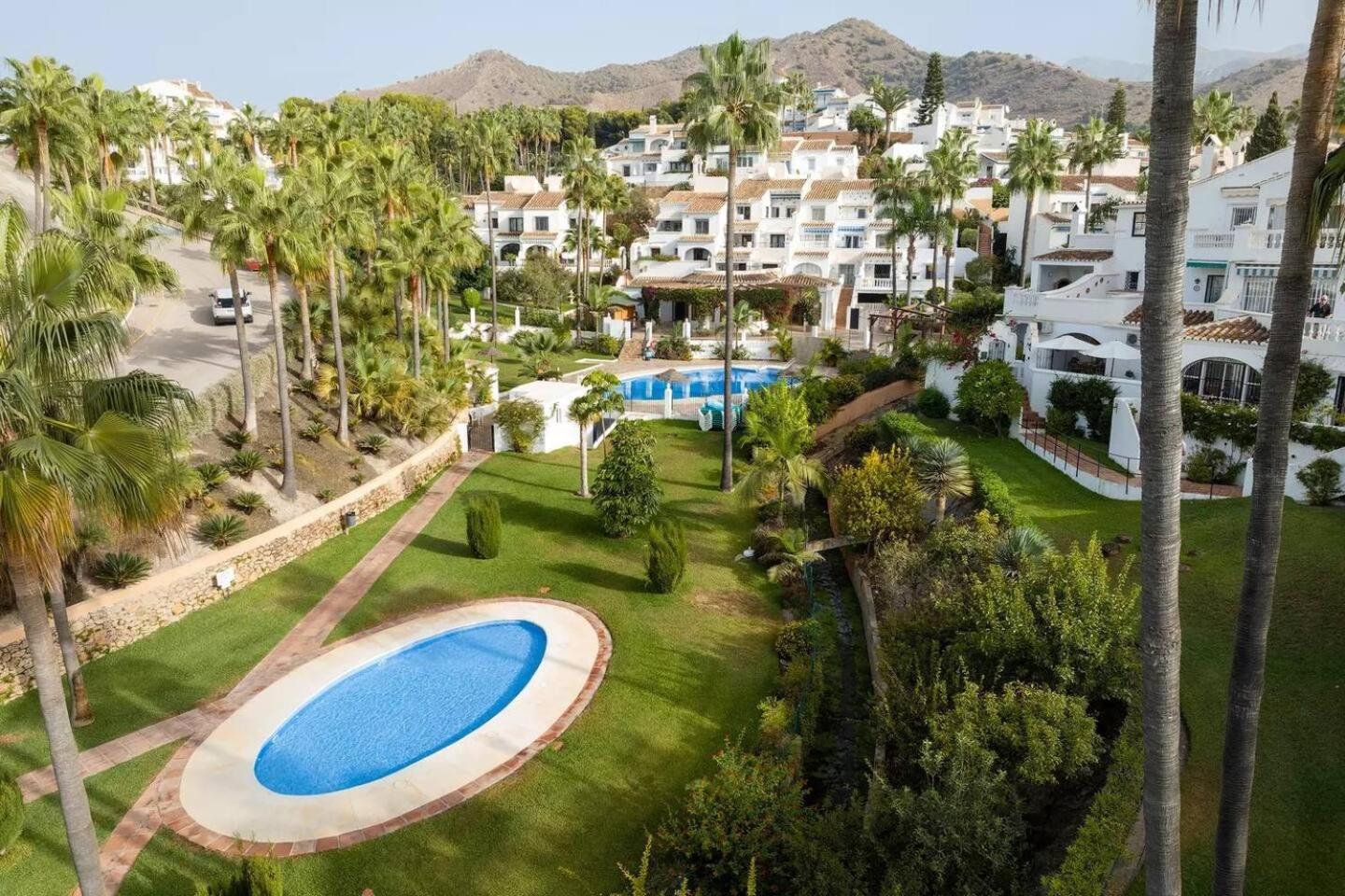 New With Sea View, Big Terrace & Pools Nerja